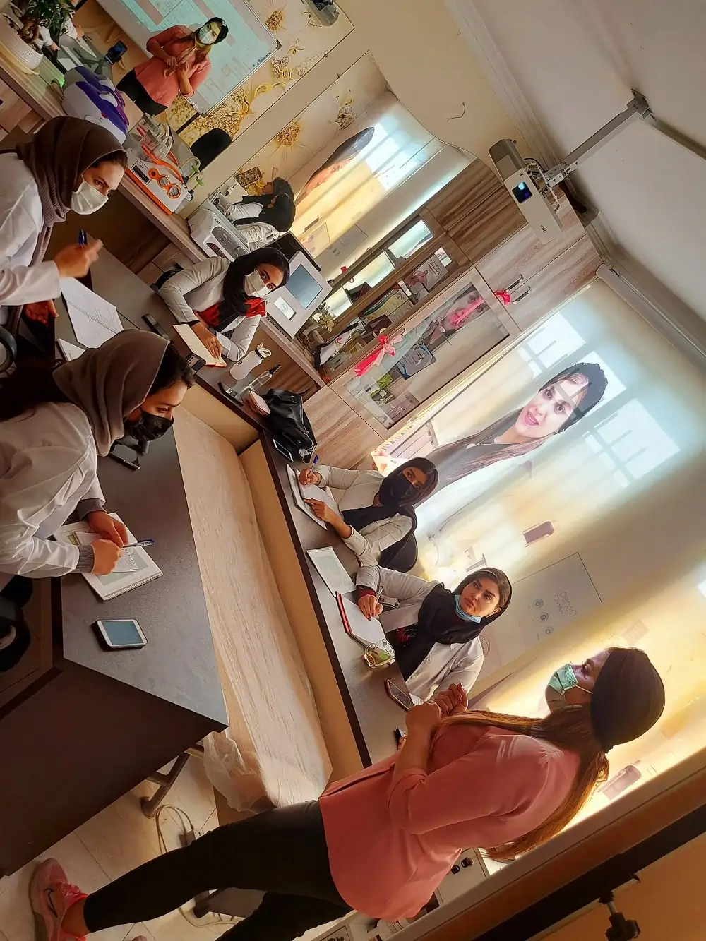 دوره های آموزشی آکادمی سودابه بیطرفان